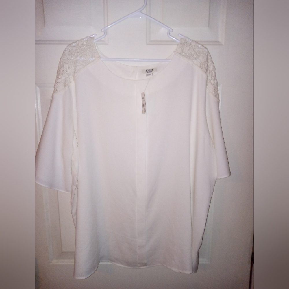 3/$10 Cato Woman cream color blouse Size 22/24 NWT